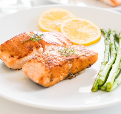 Grilled salmon with asparagus